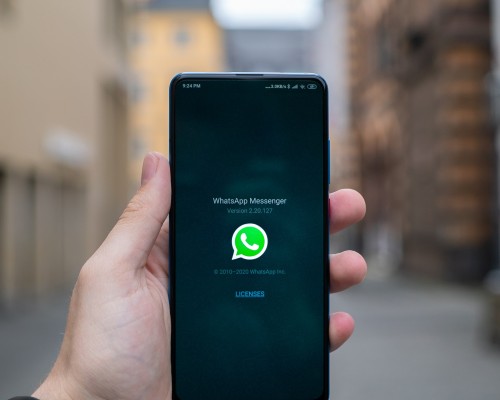 Arbeidsovereenkomst van blauwe vinkjes: WhatsApp in de arbeidsrelatie